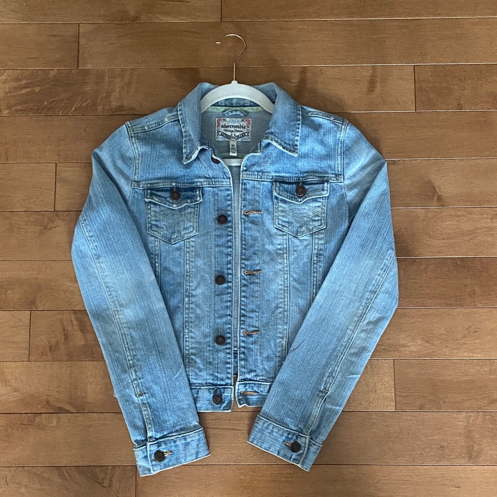Abercrombie Kids Vintage Light Wash Denim Jacket Size M